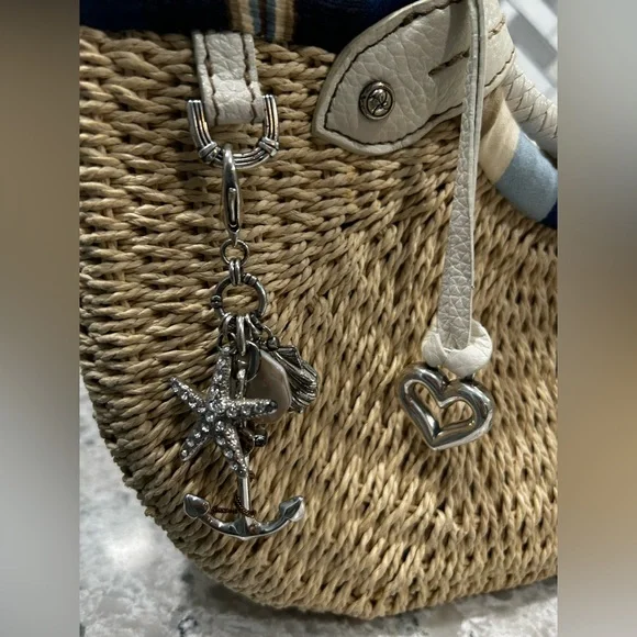 VINTAGE BRIGHTON COLLECTIBLES STRAW HANDBAG WHITE/NAVY BLUE STRIPE INTERIOR - Picture 8 of 14